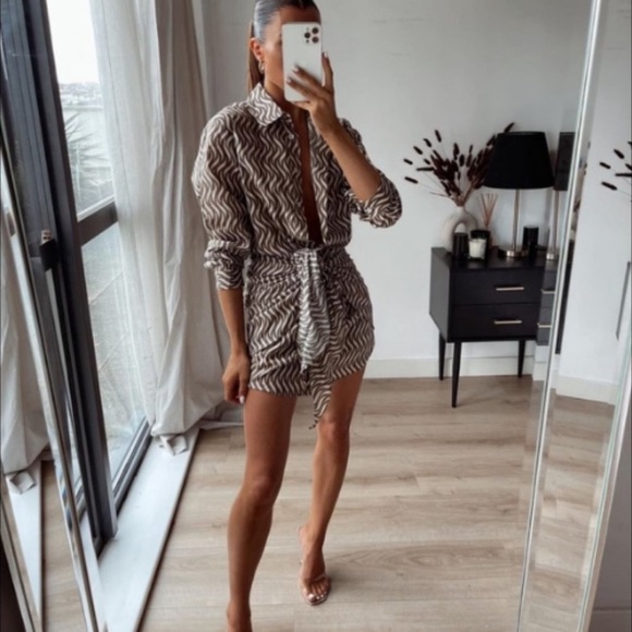 Zara print wrap dress with knot bloggers favorite NWT - Picture 4 of 9